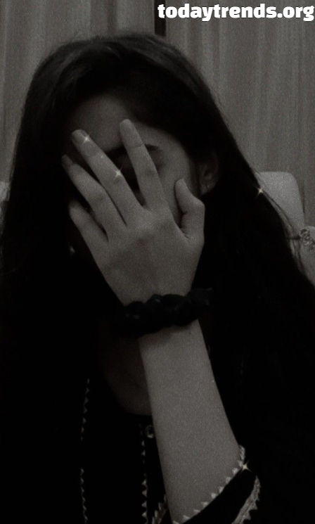 Instagram Hidden Face Black